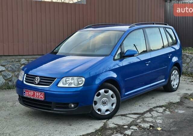 Синий Фольксваген Туран, объемом двигателя 1.6 л и пробегом 221 тыс. км за 6399 $, фото 1 на Automoto.ua