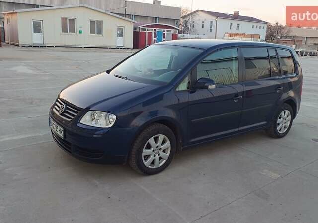 Синий Фольксваген Туран, объемом двигателя 1.6 л и пробегом 220 тыс. км за 6500 $, фото 1 на Automoto.ua