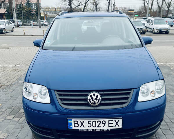 Синий Фольксваген Туран, объемом двигателя 1.6 л и пробегом 199 тыс. км за 6700 $, фото 1 на Automoto.ua