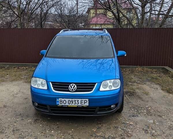 Синий Фольксваген Туран, объемом двигателя 2 л и пробегом 200 тыс. км за 6399 $, фото 1 на Automoto.ua