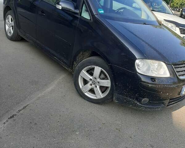 Синий Фольксваген Туран, объемом двигателя 2 л и пробегом 360 тыс. км за 4500 $, фото 1 на Automoto.ua