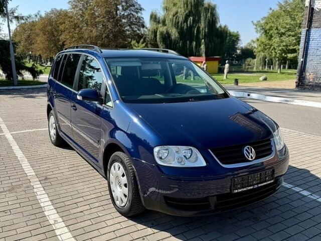 Синий Фольксваген Туран, объемом двигателя 1.6 л и пробегом 218 тыс. км за 5100 $, фото 1 на Automoto.ua