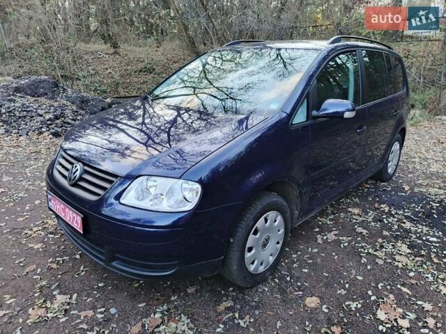 Синий Фольксваген Туран, объемом двигателя 1.6 л и пробегом 223 тыс. км за 6200 $, фото 1 на Automoto.ua