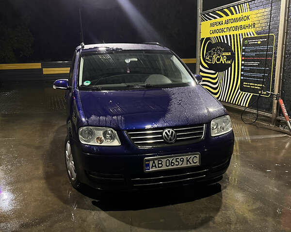 Синій Фольксваген Туран, об'ємом двигуна 1.6 л та пробігом 210 тис. км за 5700 $, фото 1 на Automoto.ua