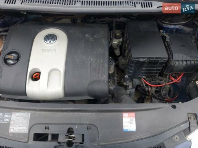 Синий Фольксваген Туран, объемом двигателя 1.6 л и пробегом 283 тыс. км за 6100 $, фото 1 на Automoto.ua