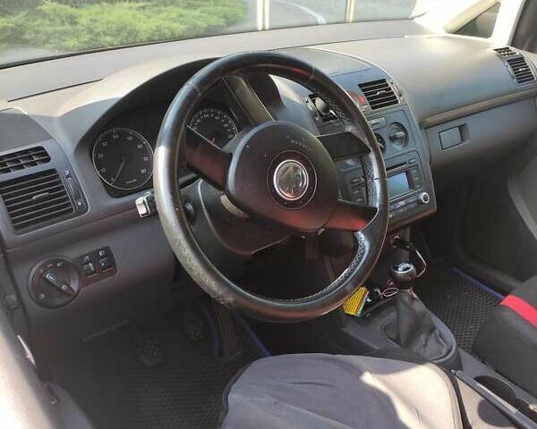 Синий Фольксваген Туран, объемом двигателя 1.39 л и пробегом 241 тыс. км за 6000 $, фото 1 на Automoto.ua