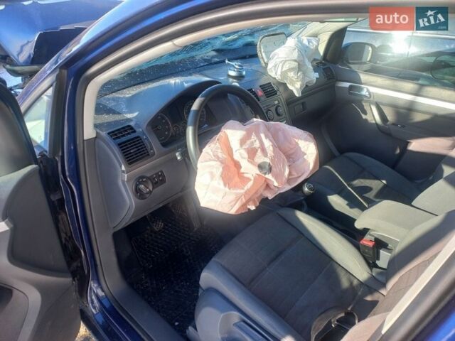 Синий Фольксваген Туран, объемом двигателя 1.6 л и пробегом 244 тыс. км за 2800 $, фото 1 на Automoto.ua