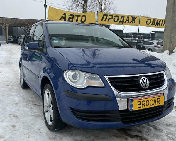Синий Фольксваген Туран, объемом двигателя 1.6 л и пробегом 270 тыс. км за 6400 $, фото 1 на Automoto.ua