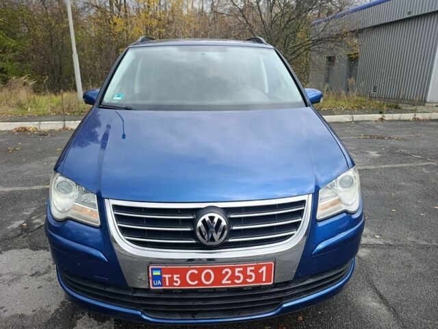 Синий Фольксваген Туран, объемом двигателя 1.6 л и пробегом 246 тыс. км за 7450 $, фото 1 на Automoto.ua