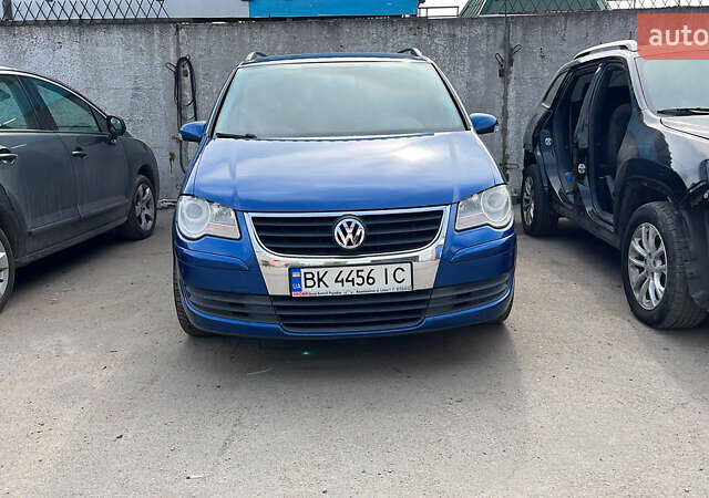 Синій Фольксваген Туран, об'ємом двигуна 1.4 л та пробігом 280 тис. км за 5888 $, фото 1 на Automoto.ua