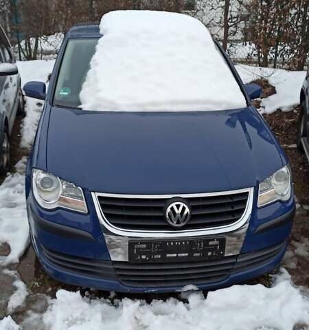 Синий Фольксваген Туран, объемом двигателя 1.9 л и пробегом 260 тыс. км за 8071 $, фото 1 на Automoto.ua