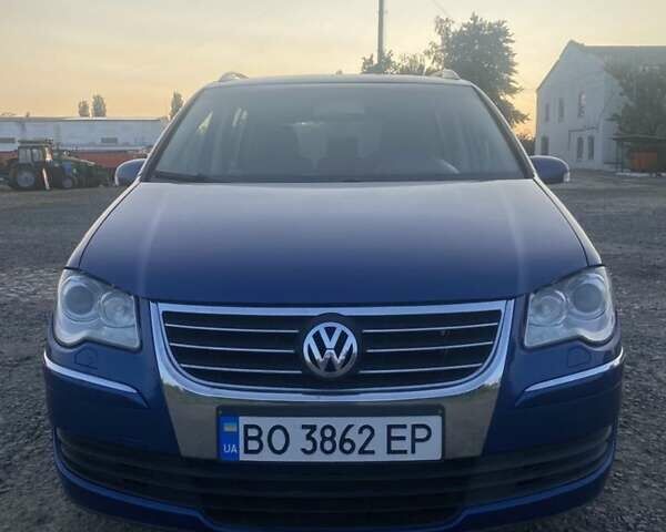 Синий Фольксваген Туран, объемом двигателя 1.9 л и пробегом 292 тыс. км за 8000 $, фото 1 на Automoto.ua
