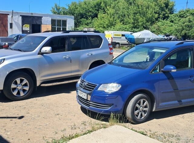Синий Фольксваген Туран, объемом двигателя 1.6 л и пробегом 219 тыс. км за 6999 $, фото 1 на Automoto.ua