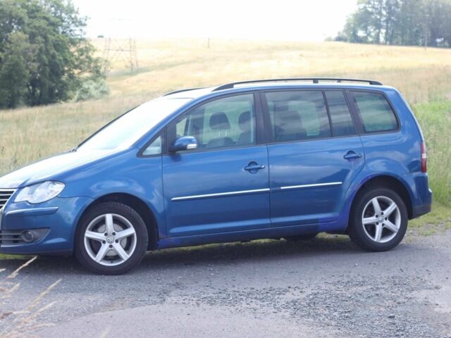 Синий Фольксваген Туран, объемом двигателя 1.9 л и пробегом 381 тыс. км за 2328 $, фото 1 на Automoto.ua