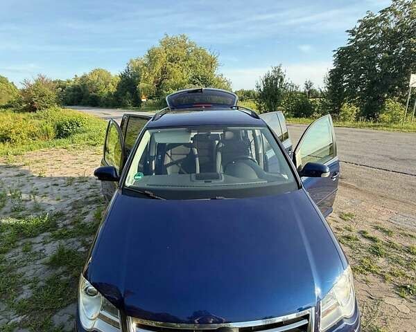 Синий Фольксваген Туран, объемом двигателя 1.6 л и пробегом 235 тыс. км за 8300 $, фото 1 на Automoto.ua