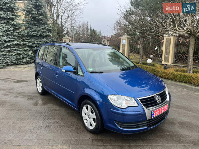 Синий Фольксваген Туран, объемом двигателя 1.6 л и пробегом 236 тыс. км за 6800 $, фото 1 на Automoto.ua
