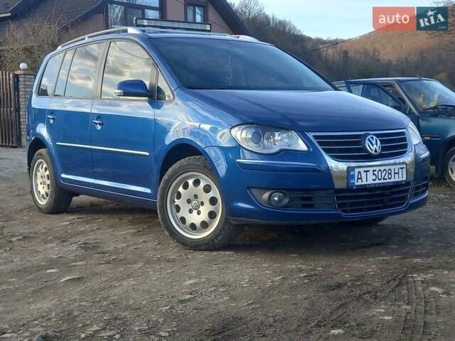 Синий Фольксваген Туран, объемом двигателя 1.9 л и пробегом 289 тыс. км за 8100 $, фото 1 на Automoto.ua