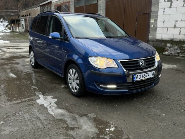 Синий Фольксваген Туран, объемом двигателя 1.4 л и пробегом 220 тыс. км за 5500 $, фото 1 на Automoto.ua