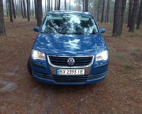 Синий Фольксваген Туран, объемом двигателя 1.6 л и пробегом 220 тыс. км за 7500 $, фото 1 на Automoto.ua