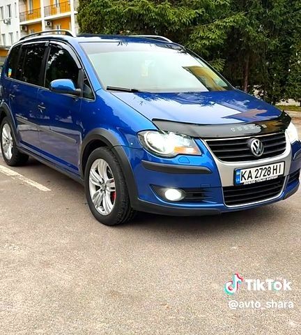 Синий Фольксваген Туран, объемом двигателя 1.4 л и пробегом 330 тыс. км за 7600 $, фото 1 на Automoto.ua