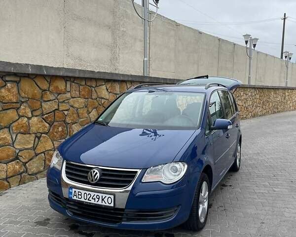 Синий Фольксваген Туран, объемом двигателя 1.6 л и пробегом 246 тыс. км за 7500 $, фото 1 на Automoto.ua