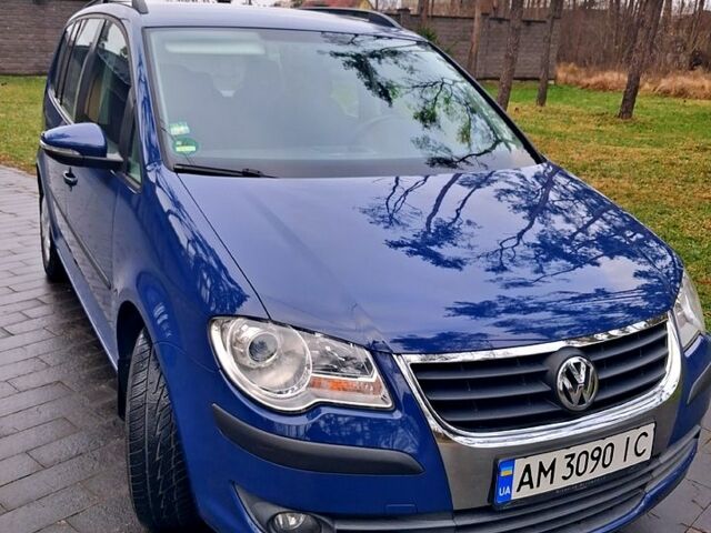 Синий Фольксваген Туран, объемом двигателя 1.6 л и пробегом 229 тыс. км за 7850 $, фото 1 на Automoto.ua
