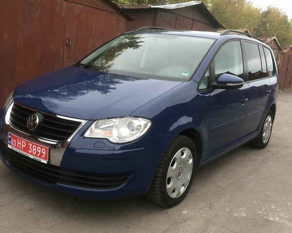 Синий Фольксваген Туран, объемом двигателя 1.6 л и пробегом 214 тыс. км за 7500 $, фото 1 на Automoto.ua