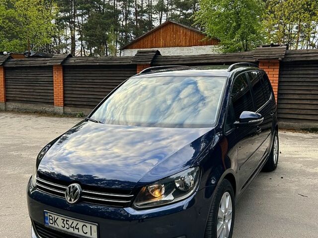 Синій Фольксваген Туран, об'ємом двигуна 2 л та пробігом 274 тис. км за 10499 $, фото 1 на Automoto.ua