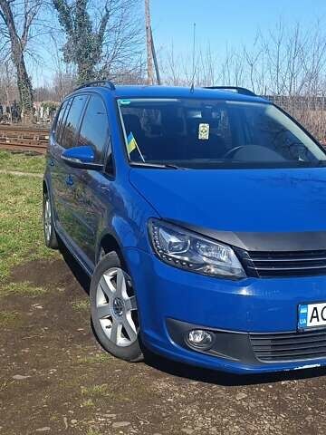 Синий Фольксваген Туран, объемом двигателя 1.6 л и пробегом 256 тыс. км за 9400 $, фото 1 на Automoto.ua