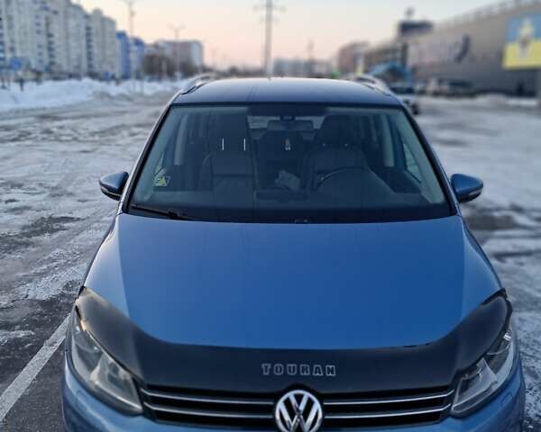Синий Фольксваген Туран, объемом двигателя 1.6 л и пробегом 292 тыс. км за 8400 $, фото 1 на Automoto.ua