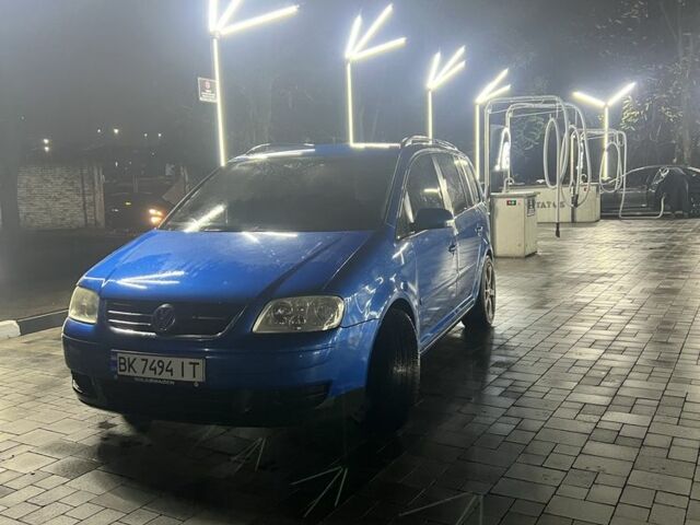 Синий Фольксваген Туран, объемом двигателя 1.6 л и пробегом 277 тыс. км за 4700 $, фото 1 на Automoto.ua