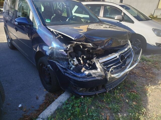 Синий Фольксваген Туран, объемом двигателя 1.4 л и пробегом 230 тыс. км за 3500 $, фото 1 на Automoto.ua