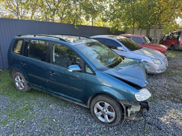 Зеленый Фольксваген Туран, объемом двигателя 1.9 л и пробегом 230 тыс. км за 1950 $, фото 1 на Automoto.ua