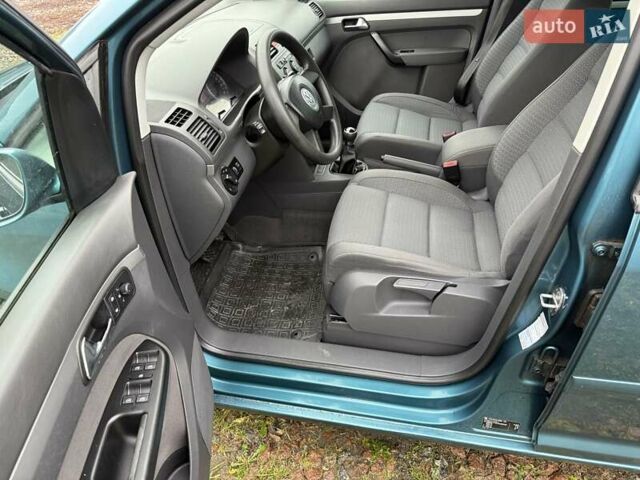 Зеленый Фольксваген Туран, объемом двигателя 1.6 л и пробегом 188 тыс. км за 5750 $, фото 1 на Automoto.ua