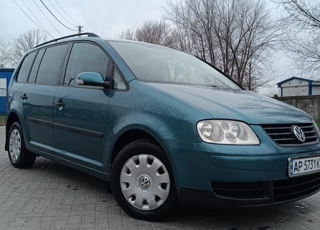 Зеленый Фольксваген Туран, объемом двигателя 1.6 л и пробегом 259 тыс. км за 5500 $, фото 1 на Automoto.ua