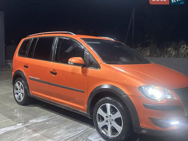 Помаранчевий Фольксваген Туран, об'ємом двигуна 1.4 л та пробігом 230 тис. км за 5700 $, фото 1 на Automoto.ua