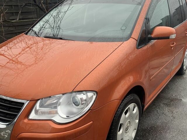 Оранжевый Фольксваген Туран, объемом двигателя 1.4 л и пробегом 221 тыс. км за 5000 $, фото 1 на Automoto.ua