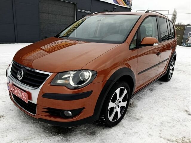 Помаранчевий Фольксваген Туран, об'ємом двигуна 2 л та пробігом 260 тис. км за 8499 $, фото 1 на Automoto.ua