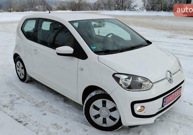Белый Фольксваген Ап, объемом двигателя 1 л и пробегом 260 тыс. км за 4999 $, фото 1 на Automoto.ua