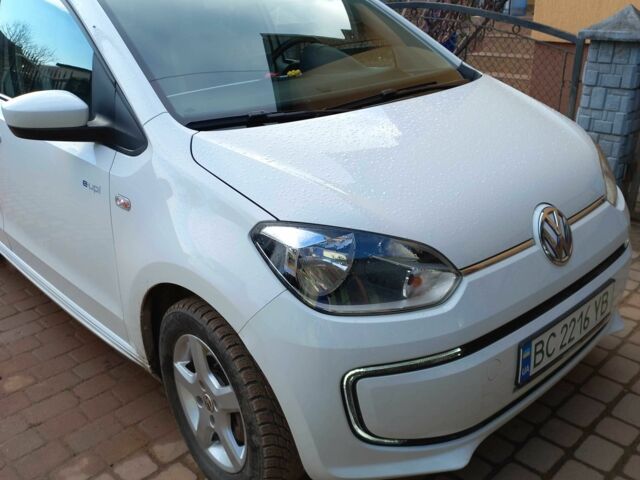 Белый Фольксваген Ап, объемом двигателя 0 л и пробегом 102 тыс. км за 5900 $, фото 1 на Automoto.ua