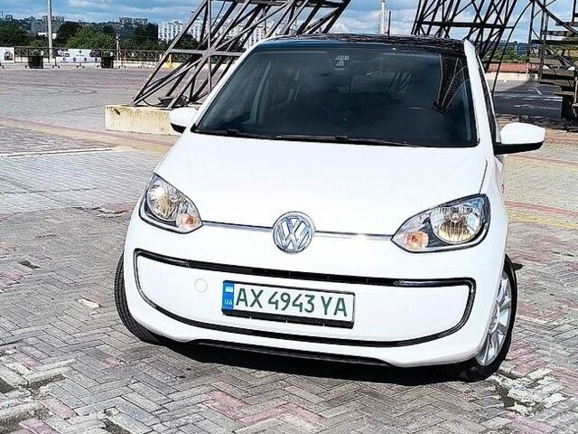 Белый Фольксваген Ап, объемом двигателя 0 л и пробегом 127 тыс. км за 6600 $, фото 1 на Automoto.ua