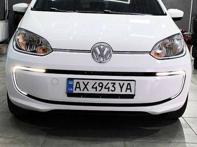 Білий Фольксваген Ап, об'ємом двигуна 0 л та пробігом 126 тис. км за 7200 $, фото 1 на Automoto.ua