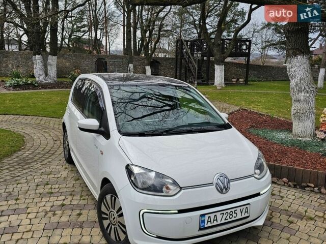 Белый Фольксваген Ап, объемом двигателя 0 л и пробегом 150 тыс. км за 5300 $, фото 1 на Automoto.ua