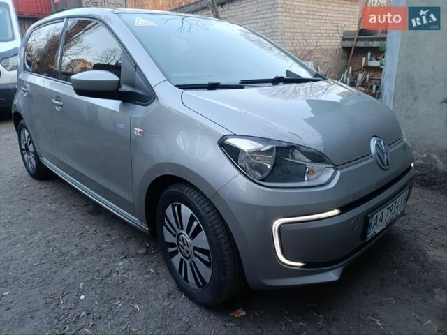 Серый Фольксваген Ап, объемом двигателя 0 л и пробегом 136 тыс. км за 5500 $, фото 1 на Automoto.ua