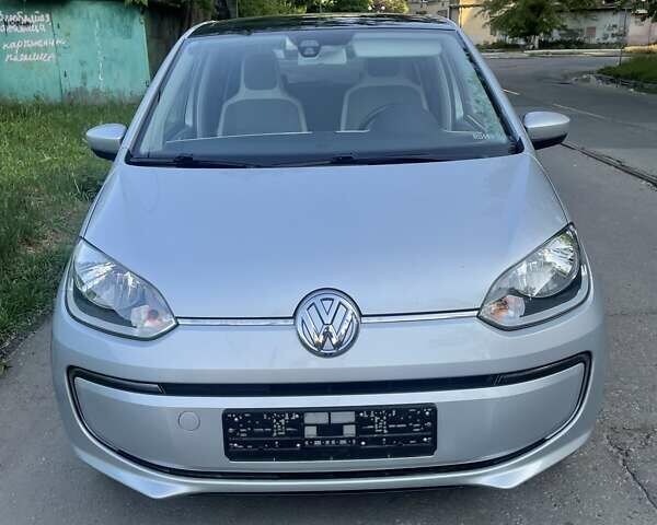 Сірий Фольксваген Ап, об'ємом двигуна 0 л та пробігом 150 тис. км за 8600 $, фото 1 на Automoto.ua