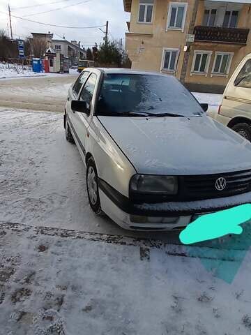 Білий Фольксваген Венто, об'ємом двигуна 1.9 л та пробігом 300 тис. км за 2000 $, фото 1 на Automoto.ua