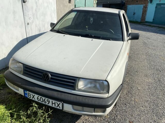 Белый Фольксваген Венто, объемом двигателя 1.8 л и пробегом 250 тыс. км за 1799 $, фото 1 на Automoto.ua