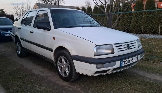 Белый Фольксваген Венто, объемом двигателя 1.78 л и пробегом 210 тыс. км за 1999 $, фото 1 на Automoto.ua