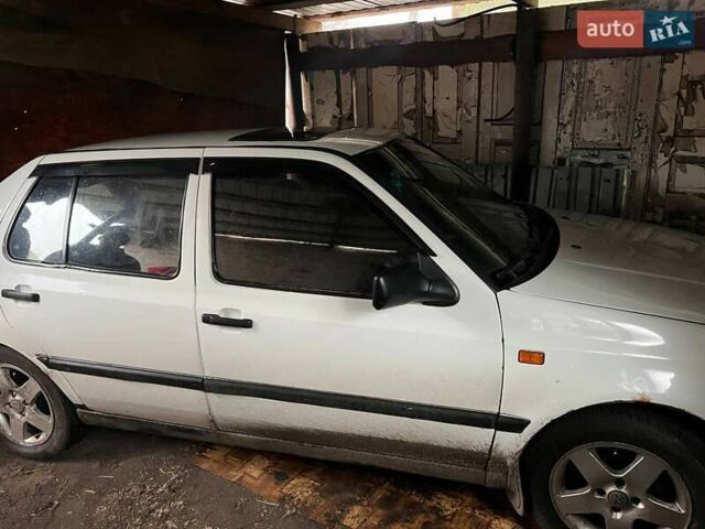 Белый Фольксваген Венто, объемом двигателя 1.78 л и пробегом 380 тыс. км за 2500 $, фото 1 на Automoto.ua