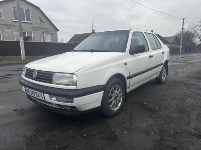 Білий Фольксваген Венто, об'ємом двигуна 2 л та пробігом 300 тис. км за 1900 $, фото 1 на Automoto.ua